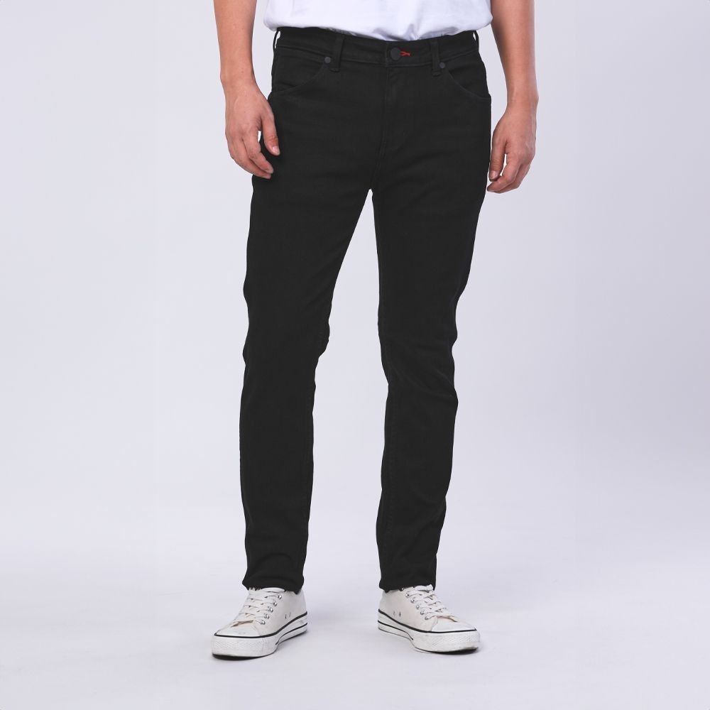 WRANGLER กางเกงยีนส์ผู้ชาย คอลเลคชั่น Wrangler For All เอวต่ำ ทรงรัดรูป รุ่น WR S524MBRYN35 สีดำ