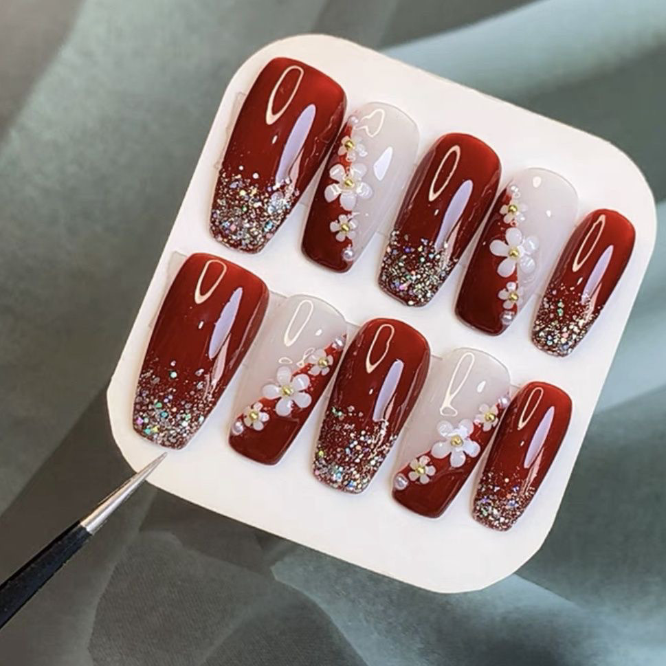 HANDMADEPress On Nails ชุดเล็บปลอมแบบใช้ซ้ําได้ Red Nails เล็บปลอม Shinning เล็บปลอมเล็บดอกไม้สติกเก