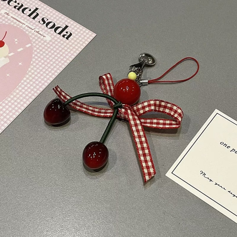 น่ารักสีแดงเชอร์รี่ Bowknot Lattice โทรศัพท์จี้พวงกุญแจ Y2K Charm สายคล้องผู้หญิงโทรศัพท์สําหรับ iPhone อุปกรณ์เสริมกล้อง