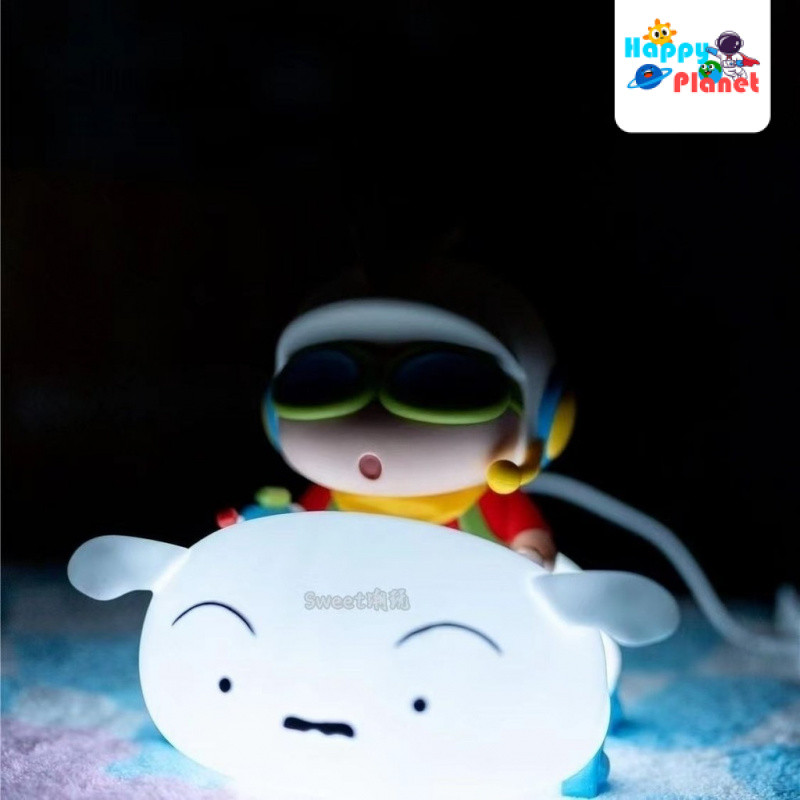 ของแท้ Crayon Shin-Chan Little White Chariot Luminous Hands ญี่ปุ่นอะนิเมะโมเดลเครื่องประดับสองมิติของขวัญห้องนั่งเล่นการควบคุมด้วยเสียงของขวัญ L6tf