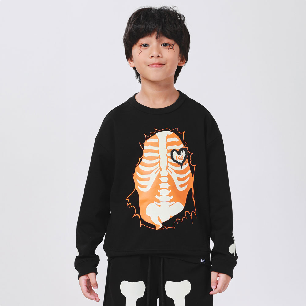LEE KIDS เสื้อสเวตเชิ้ตเด็กผู้ชาย คอลเลคชั่น Halloween ทรง Comfort รุ่น LK F224BPULN16 สีดำ
