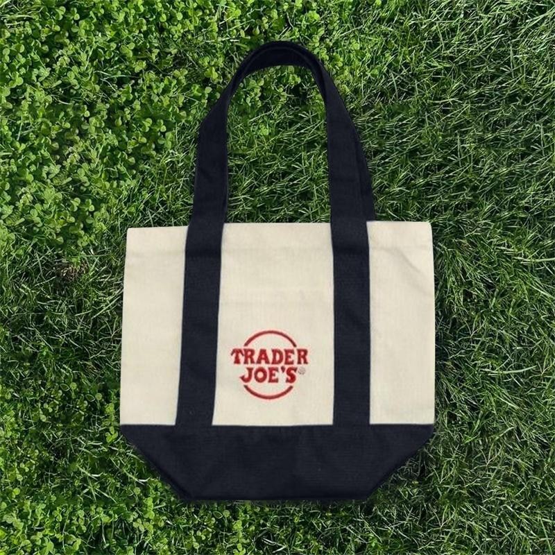 Trader Joes Mini Totes กระเป๋าผ้าใบแบบใช้ซ้ําได้แบบพับได้ล้างทําความสะอาดได้อินเทรนด์สําหรับการเดินท