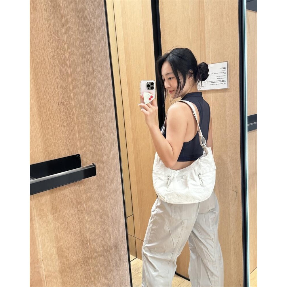 Lululemon Slouchy Sling Bag กระเป๋าสะพายความจุขนาดใหญ่กระเป๋าสะพายข้างกันน้ําฟิตเนสโยคะกระเป๋า