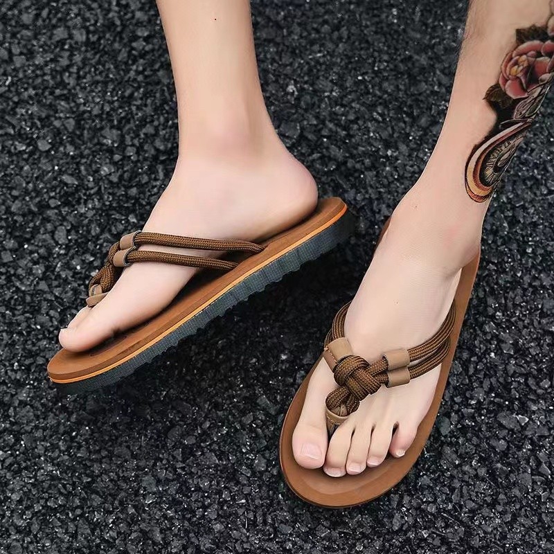 ผู้ชาย Retro Flip-Flops ที่ไม่ซ้ํากันอินเทรนด์กลางแจ้ง Flip-Flops ยางแต่เพียงผู้เดียวสวมใส่กันลื่น @