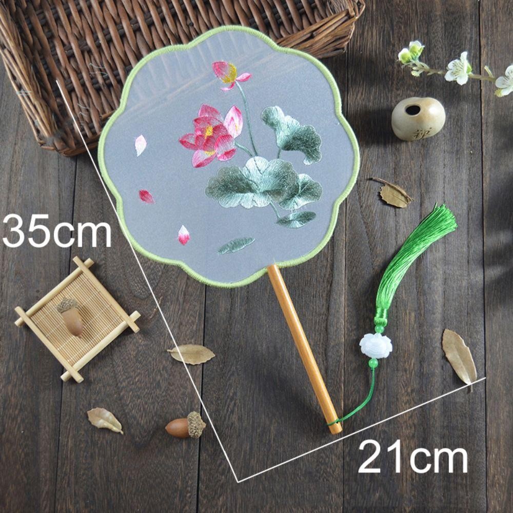 Back2life พัดลมเย็บปักถักร้อยลายดอกไม้มือถือสไตล์จีนพัดลมกลมโบราณพร้อมจี้ Tuan พัดลมพู่พัดลมผ้าไหมตกแต่งบ้าน - รูปที่ 2