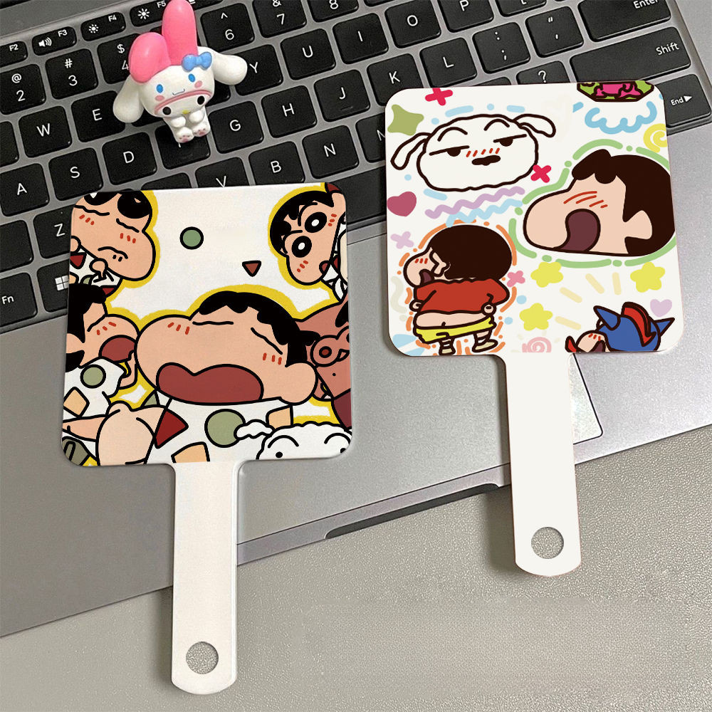 【พร้อมส่ง】กระจกชินจัง กระจกแต่งหน้า แบบหนัง ฝาพับ ทรงสี่เหลี่ยม ลายชินจังน่ารัก แบบพกพา พับได้ สําหรับนักเรียน สํานักงาน พนักงาน