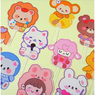 [รุ่นตูนไดคัท] พัดพลาสติก พัดมือ ลายการ์ตูน มี8ลาย สุ่มลาย น่ารักมากๆ S0193 สุ่มลาย ของที่ระลึก