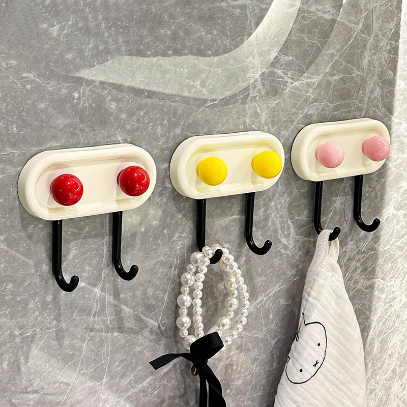 ตะขอแขวนเสื้อผ้าแบบหัวคู่ไม่ต้องเจาะรูตะขอแขวนผนังรูปลูกบอลชั้นวางผ้าขนหนูในห้องน้ํา - รูปที่ 2