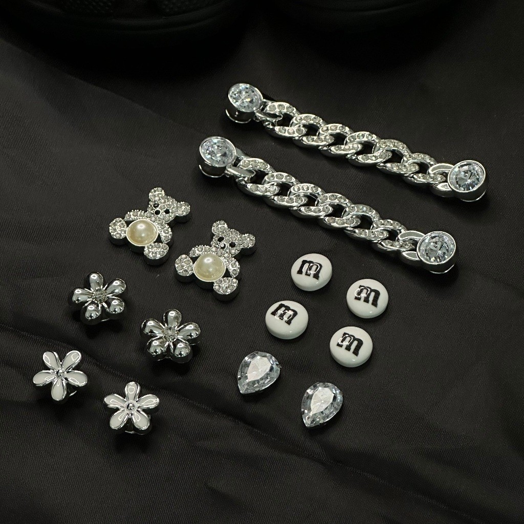 INS Diamond Double Chain Silver Pearl Bear Set Silver Series Women Shoes Accessories!Viral น่ารักและขี้เล่นสําหรับสุภาพสตรี