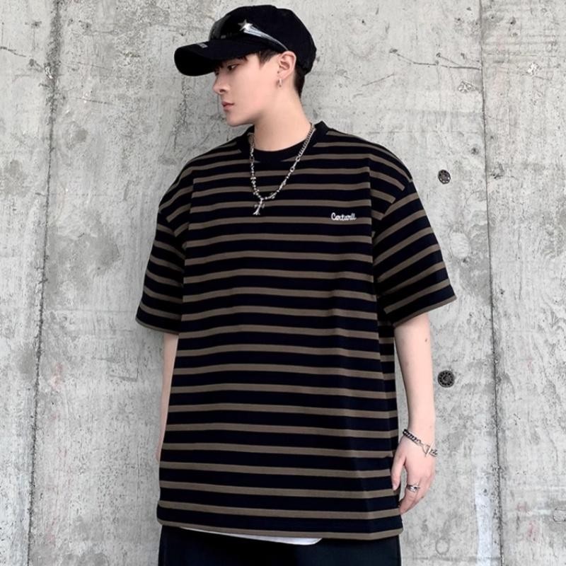 M＆M เสื้อยืดลายทาง คอกลม พิมพ์ลายตัวอักษร แบบหลวมลำลอง ฤดูร้อนปี2025รุ่นใหม่