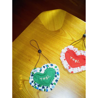 Tagi. Haha Puppy Love Drool Bib
