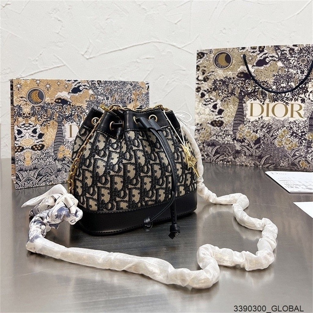 O Di high r_ Edition (พร้อมกล่อง) Di o r_ เฉียง intage Canvas bucket bag กระเป๋าสะพายสไตล์แฟชั่นสตรี