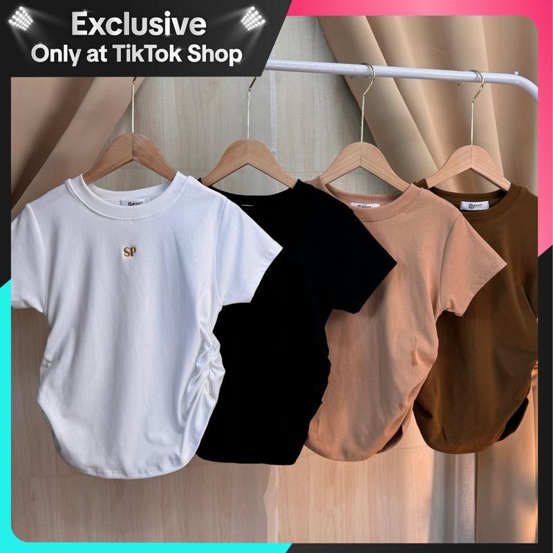 เสื้อยืดทรงคอกลมแขนสั้น ปักโลโก้ช่วงอก แต่งย่นข้างเพิ่มความเพรียว พร้อมส่งทุกสี ผ้ายืดยูนิยืดเยอะ