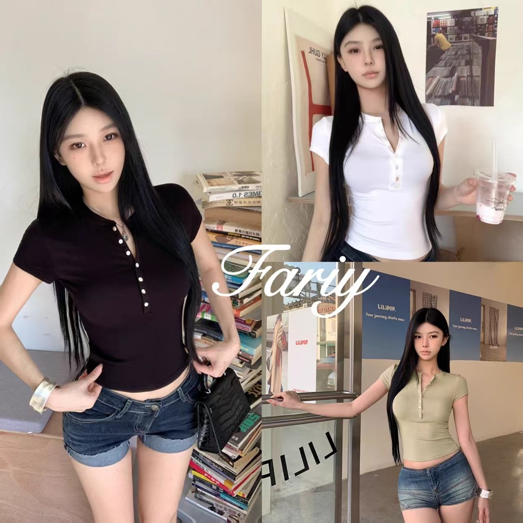 Fariy🍒มีสินค้า🍒 เสื้อยืดคอเปิดครึ่งแขนทรงตรงแขนสั้นสำหรับหน้าร้อนปี 2025 เสื้อตัวสั้นสีขาวทรงเข้ารูปสำหรับผู้หญิง