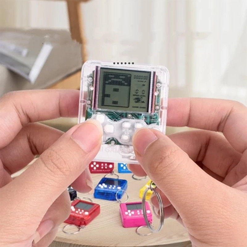 🐝พวงกุญแจเกมส์ Gameboy สี่เหลี่ยมเล็ก เกมรถถังสีมาการอง พร้อมรูปแบบเกมส์คลาสสิกมากมาย