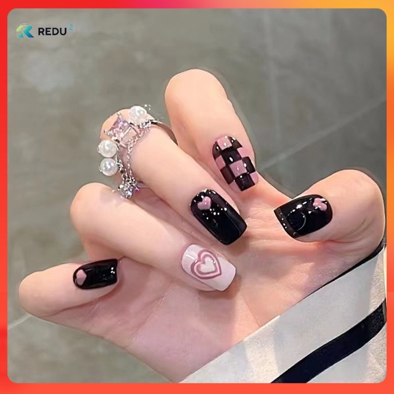 🎁【TT668】เล็บปลอม เล็บปลอมสำเร็จรูป กันน้ำ หลากหลายสไตล์ 24 ชิ้น