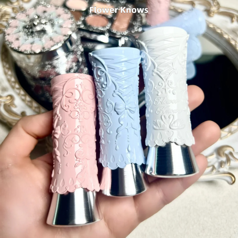 FLOWER KNOWS ลิปสติกจะสร้างฟิล์มและให้ความชุ่มชื้นโดยไม่ทำให้ริมฝีปากเปื้อน