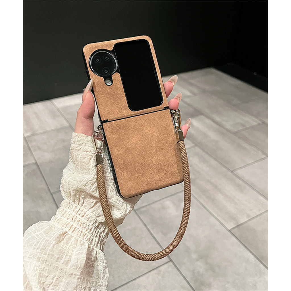 เคสโทรศัพท์สีทึบหรูหราเรียบง่ายพร้อมสายรัดป้องกันได้สําหรับ OPPO Find N3 Flip N3Flip ฝาหลังกันกระแทกพร้อมเชือก ราคา ถูกที่สุด ดีลบีเคเค