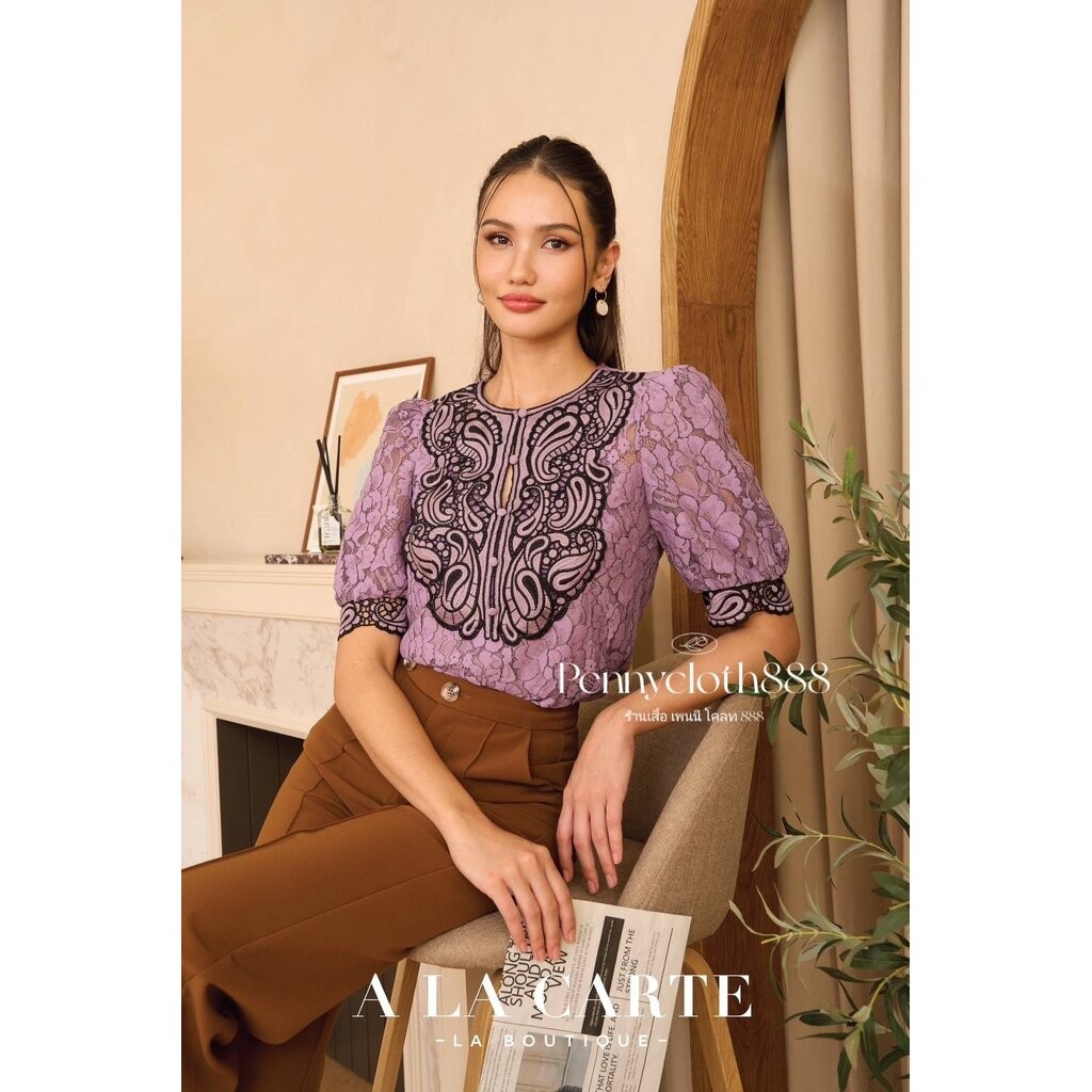 69724 เสื้อ A La Carte ลูกไม้คอร์ด คอกลม แต่งลูกไม้ แขนสั้น มีซับใน by PENNY CLOTH 888