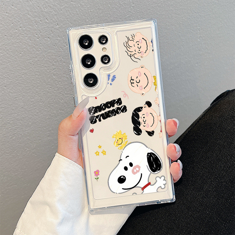 การ์ตูนมือวาด Snoopy Hard โปร่งใสสําหรับ Samsung S25 Ultra S25 + S24 Ultra S24FE S23 Ultra S22 S21 FE S20 A55 A53 A16 A15 A33 A72 A22 A33 ฝาครอบกันกระแทก