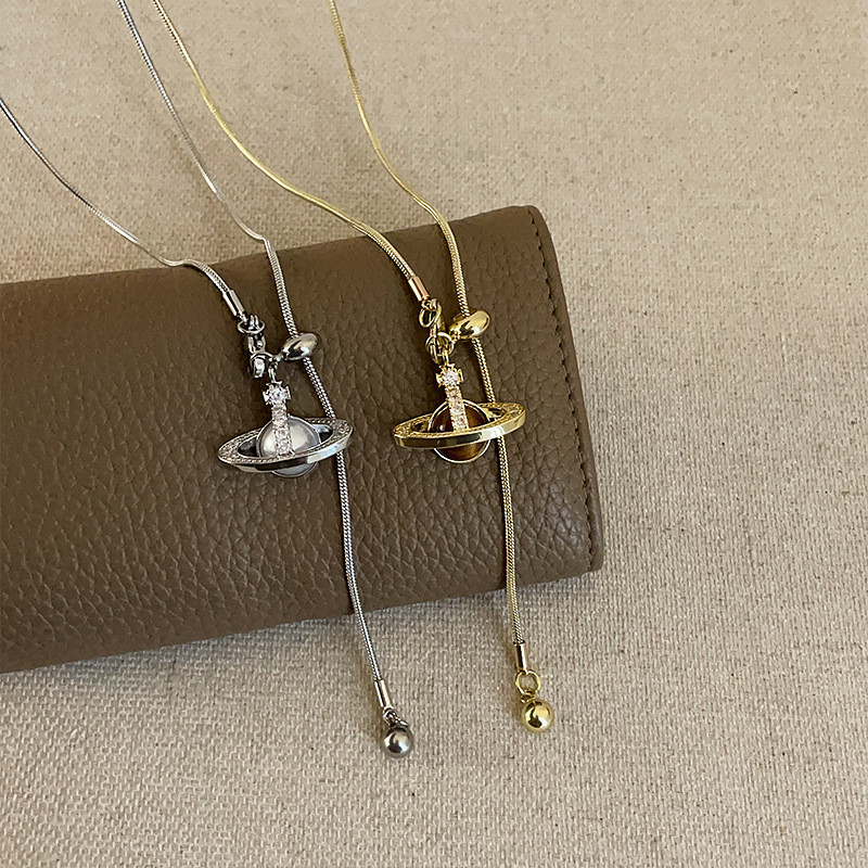 ดึงออกสร้อยคอดาวเคราะห์สามมิติหญิงแฟชั่นที่สง่างาม