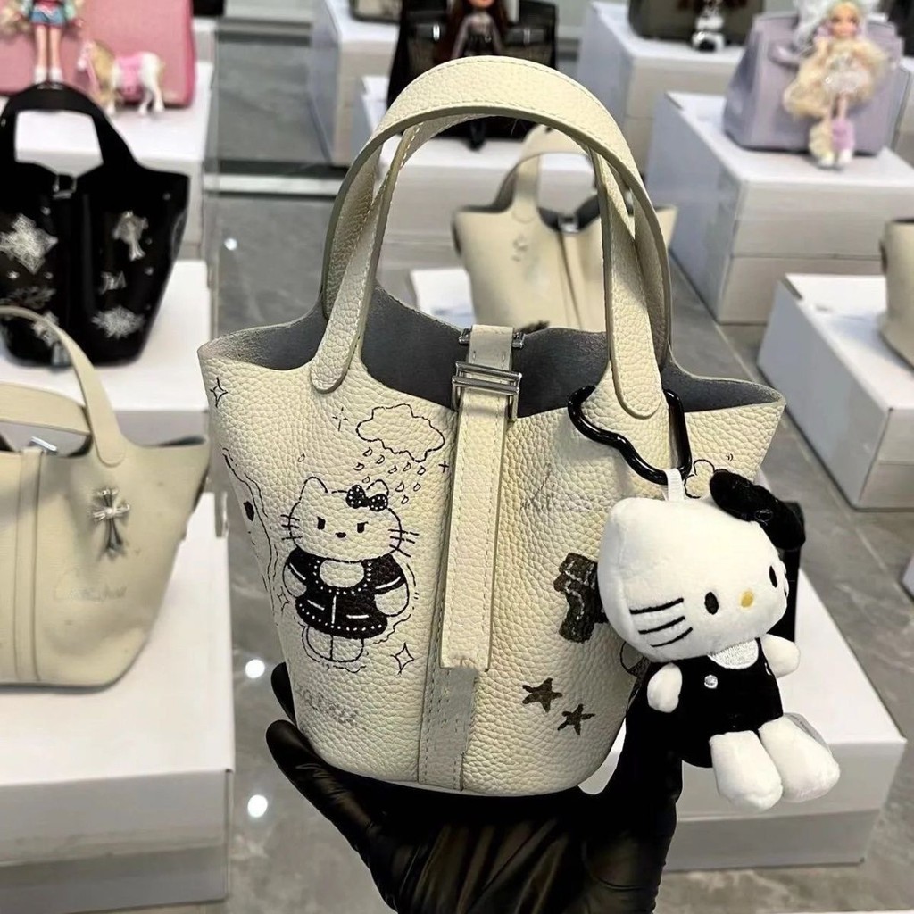 HelloKitty Graffiti Casual niche Bucket Bag
