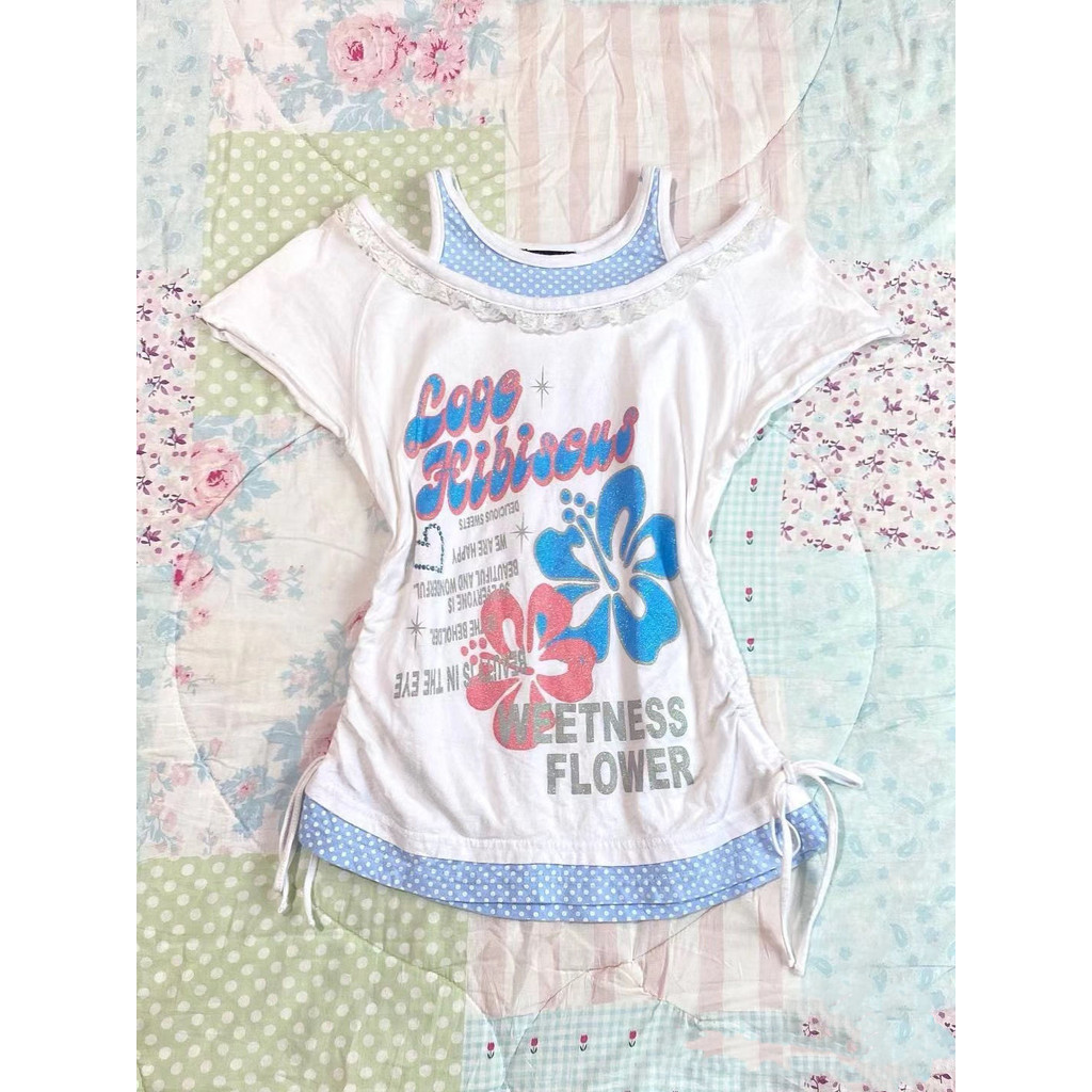 อเมริกันย้อนยุควินเทจสีฟ้าและสีขาวเย็บปะติดปะต่อกันตัดกันเสื้อยืดสําหรับผู้หญิงฤดูร้อนปิดไหล่ด้านบน