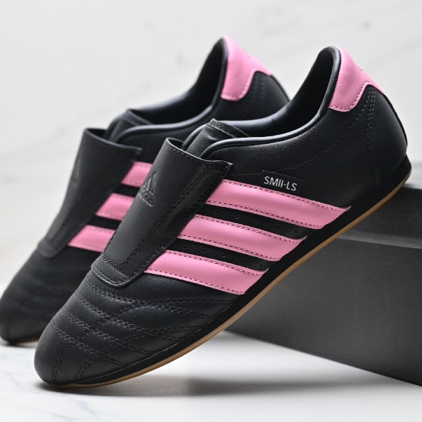 รองเท้าฝึกซ้อมกีฬาเทควันโด Adidas Originals สบายไม่ลื่นทนทานต่อบริการ