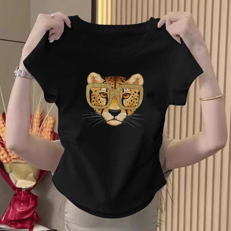 แฟชั่นเสื้อยืดคอกลมเสื้อยืดรัดรูปทรงสลิมฟิตแสดงผอมเอวยางยืด ใส่สบายพิมพ์ลายสาวฮอตสุดชิคเสื้อยืดแขนสั้นสาวอวบใส่ได้ คอกลม