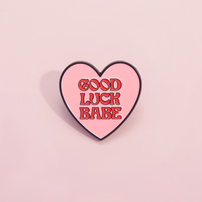 GOOD Luck BABE เข็มกลัดพลุอังกฤษรูปหัวใจ Love enamel badge อุปกรณ์เสริมกระเป๋าเป้สะพายหลัง ของขวัญสํ