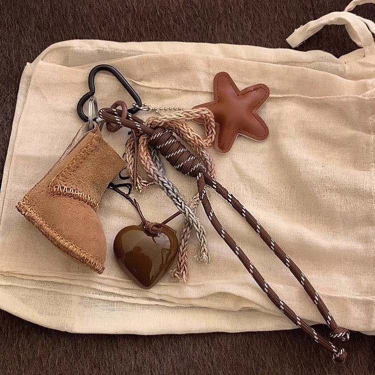 จี้บูตหิมะ~เฟอร์แบบบูรณาการ!Niche miu Style Climbing Rope Love Star Bag Pendant Keychain