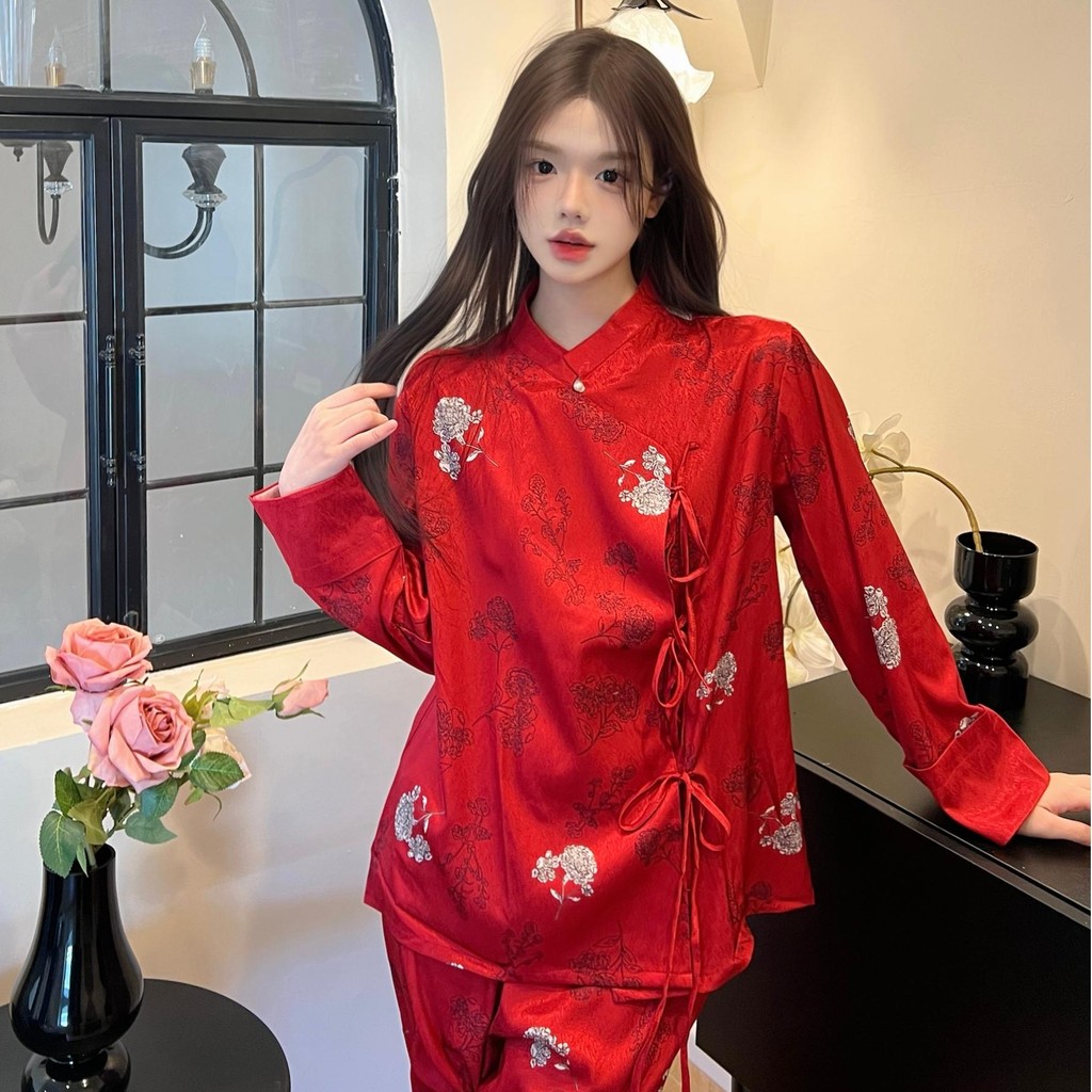 ชุดนอนสตรีฤดูใบไม้ผลิฤดูร้อนผ้าไหมหรูหราขั้นสูงแขนยาวสีแดง homewear 40-75กก