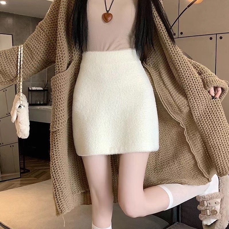 กระโปรงคลุมสะโพก กระโปรงสั้นถักแบบผู้หญิง สไตล์ฤดูใบไม้ร่วงและฤดูหนาวใหม่สำหรับผู้หญิง