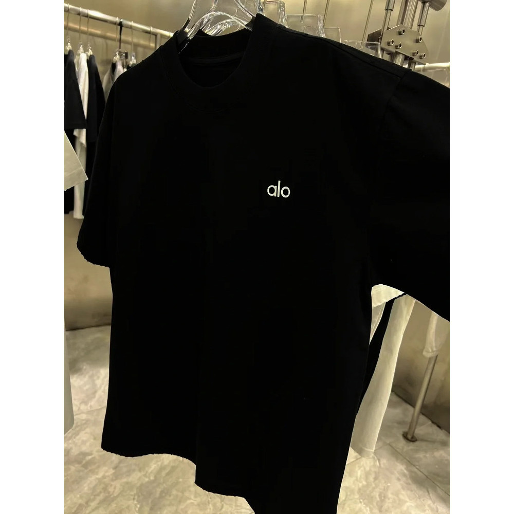 เสื้อยืดแขนสั้น สำหรับผู้ชาย ลายใหม่ปี 2025 สไตล์เรียบง่ายแต่เข้าได้ทุกงาน