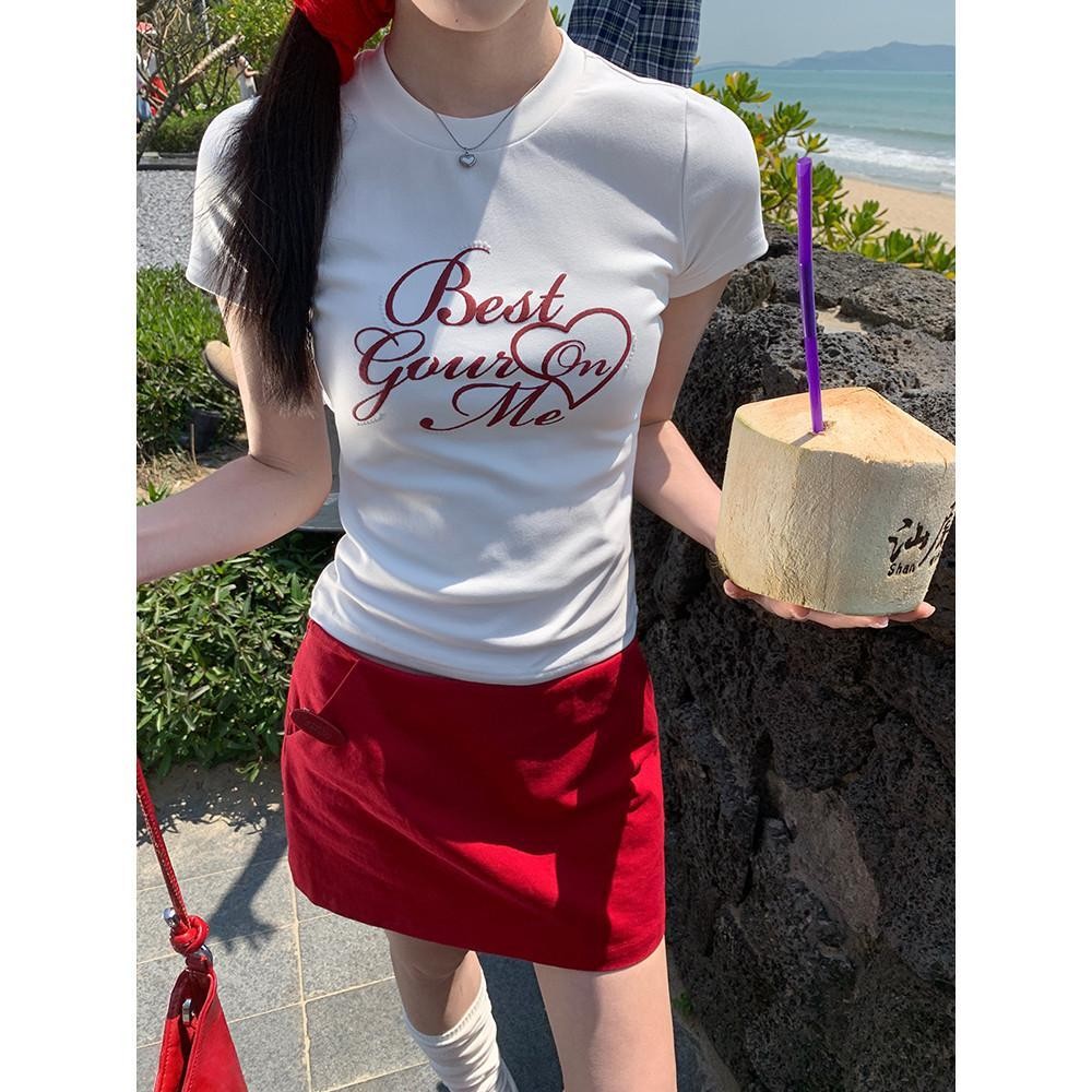 Hustlin เสื้อยืดครอปผู้หญิง Croptop Babytee ลายข้อความ "Best Girl On Me" สไตล์เกาหลี ผ้าคอตตอน 100%