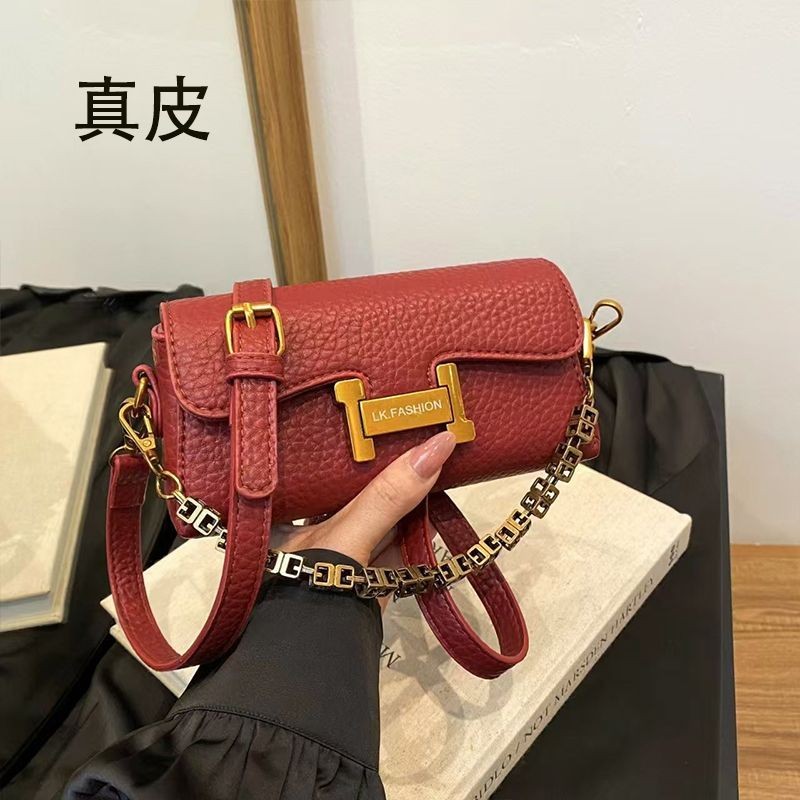 รีวิว กระเป๋าสี่เหลี่ยมเล็กของปีนี้ Niche Fashion Chain Shoulder Bag 2025 High-End Retro All-Match Cross-Body Bag Female 2.25