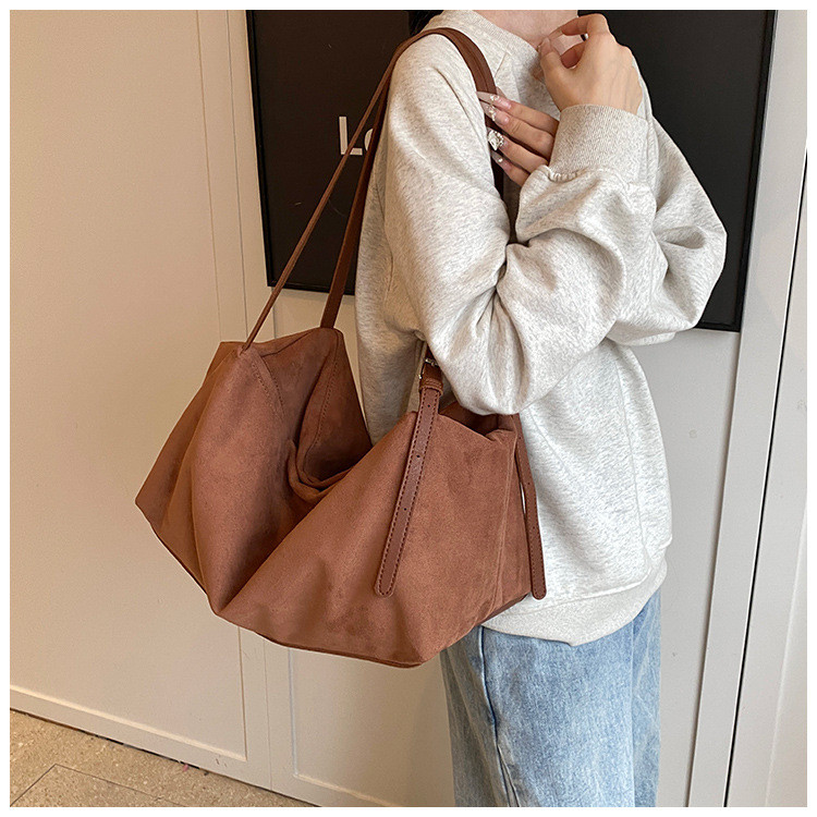 IELGY Retro Matte Suede Tote Bag ความจุขนาดใหญ่ Commuter Armpit Order กระเป๋าสะพาย