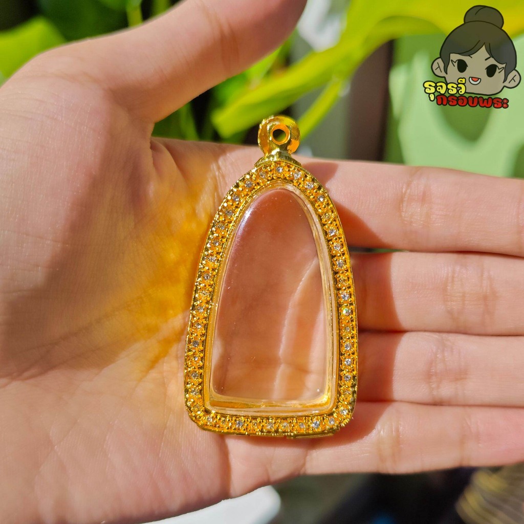 (จัดส่งเร็ว) กรอบพระชุบทองล้อมเพชร | ใส่รูปหล่อใหญ่ | กว้าง2.5*สูง4.5ซม.(ขนาดจอกระจก) | มีห่วงและยางรองแถมให้พร้อมใส่