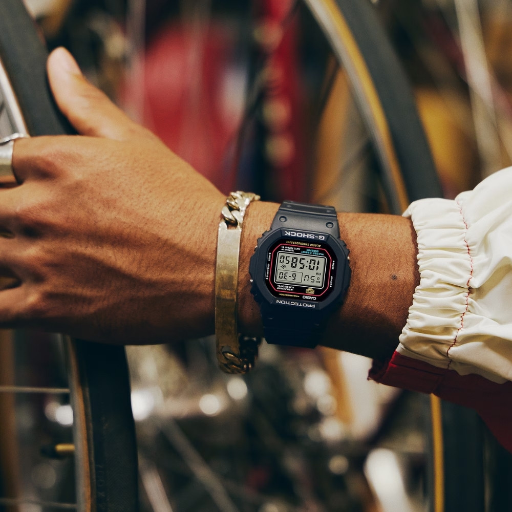 CASIO นาฬิกาข้อมือผู้ชาย G-SHOCK รุ่น DW-5600RL-1DR สายเรซิ่น สีดำ