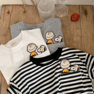 ฤดูร้อน เสื้อยืดแขนสั้นลายทางผ้าฝ้ายสำหรับเด็ก พิมพ์การ์ตูน กระเป๋า เสื้อสบายสำหรับเด็กชายและเด็กหญิง