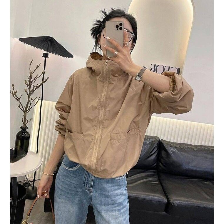 เสื้อแจ็คเก็ตซิปสีทึบมีฮู้ดผู้หญิง 2024 High-End Casual All-Match เสื้อแจ็คเก็ตกันแดดด้านบน