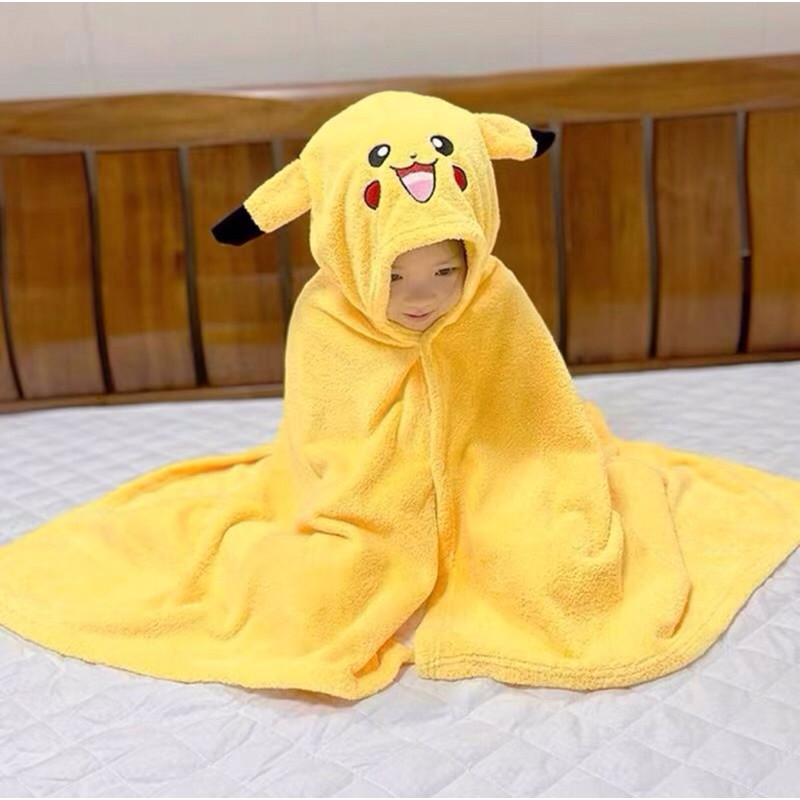 [ใหม่] Pikachu Hooded Cloak ผ้าเช็ดตัวเด็ก Coral Fleece ลาย Star Dew กระต่ายหูกลาง ขนาดใหญ่ สําหรับว่ายน้ํา Pokémon