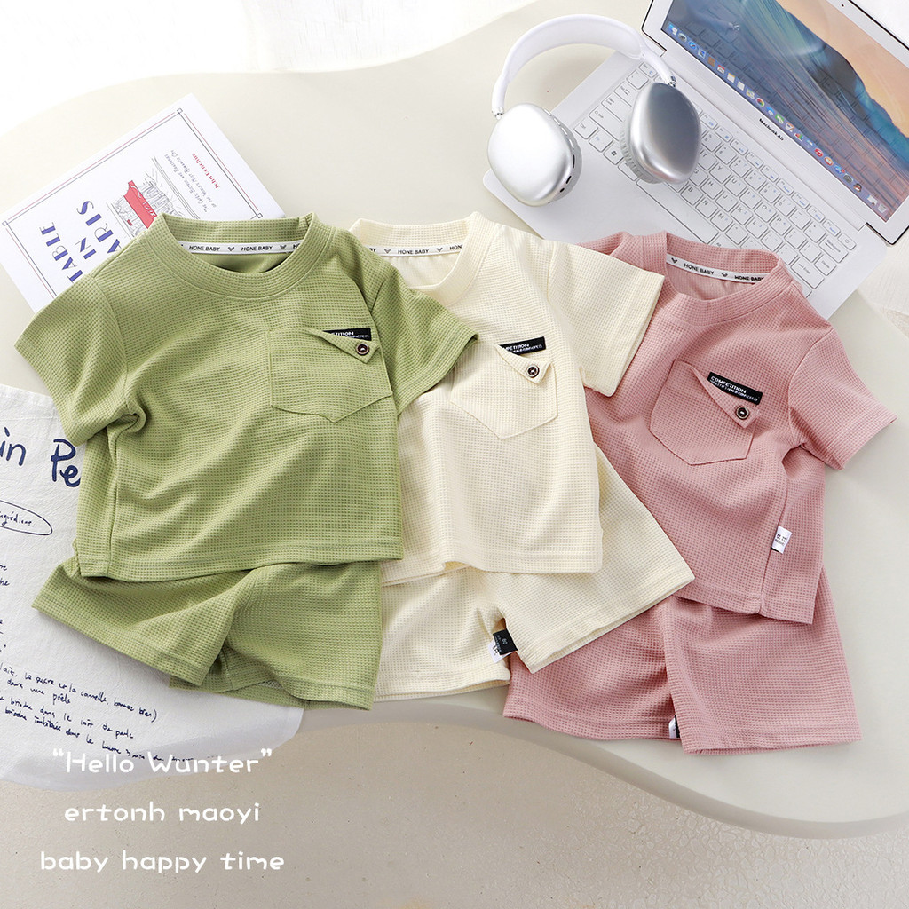 ชุดสูทแขนสั้นวาฟเฟิลด์สำหรับเด็กแบบใหม่ชุดกีฬาสไตล์ตะวันตกแบบลำลองสำหรับเด็กชายและเด็กหญิงชุดสองชิ้นสำหรับฤดูร้อน