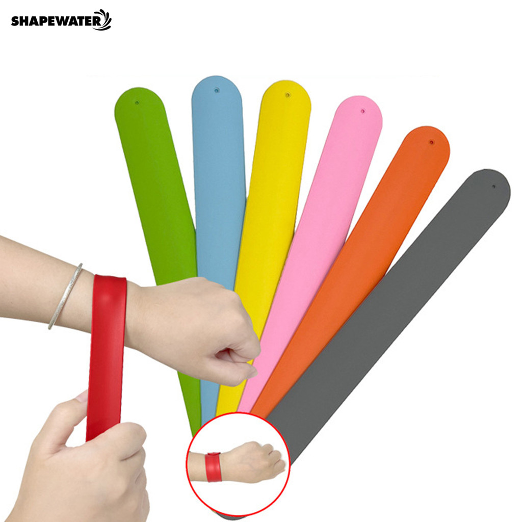 Shapewater 2 ชิ้นเด็ก Slap สร้อยข้อมือสีทึบยืดหยุ่น Self-Rolling Wristwear Creative ความเครียดบรรเทานุ่มชายหญิง Clap วงกลมซิลิโคนสายรัดข้อมือของเล่นเด็กของขวัญ