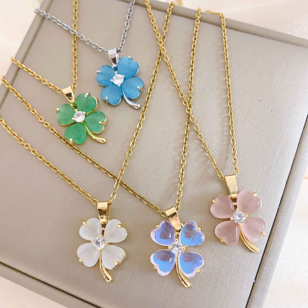 หลายสี Cats Eye Four-Leaf Clover จี้ไทเทเนียมเหล็กสร้อยคอ Niche Design High-End แฟชั่นผู้หญิง Clavicle Cha