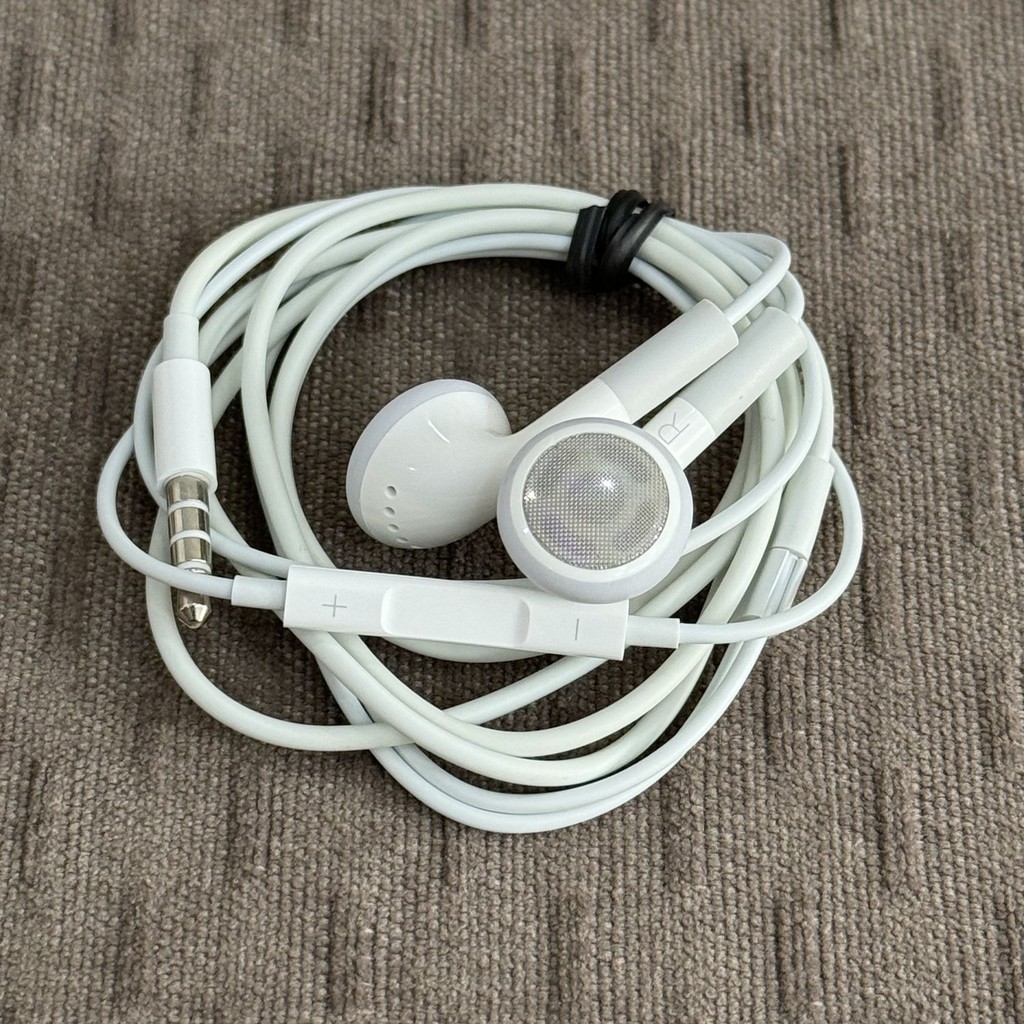 ราคาต่ำสุด ผลไม้เดิม 4/4s รุ่นหูฟังสายควบคุม ipod sleep แบนหัวคาราโอเกะฟังเพลงสามเณรหูฟัง 3.5 ปลั๊ก