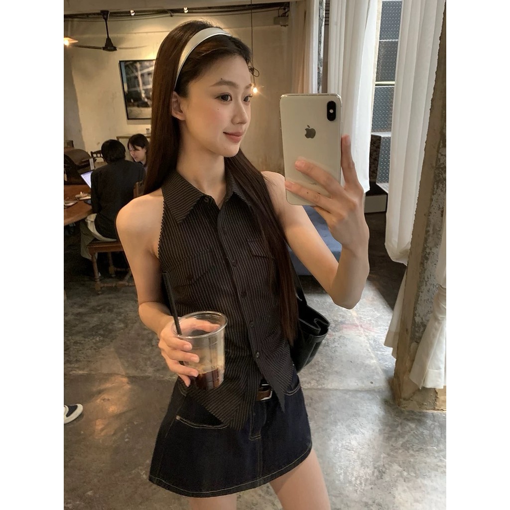 ชุดเชิ้ตลายทางสำหรับผู้หญิง 2025 สไตล์ฝรั่งเศสใหม่ร้อน เสื้อไม่มีแขนสีดำแบบไม่มีหลังที่สวยงาม