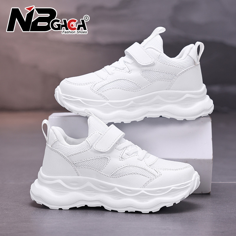 รองเท้าผ้าใบสีขาวสําหรับเด็กตาข่ายระบายอากาศสําหรับเด็กชายและเด็กหญิงรองเท้าลําลองน้ําหนักเบาและสบายสําหรับนักเรียนเดินไปโรงเรียน