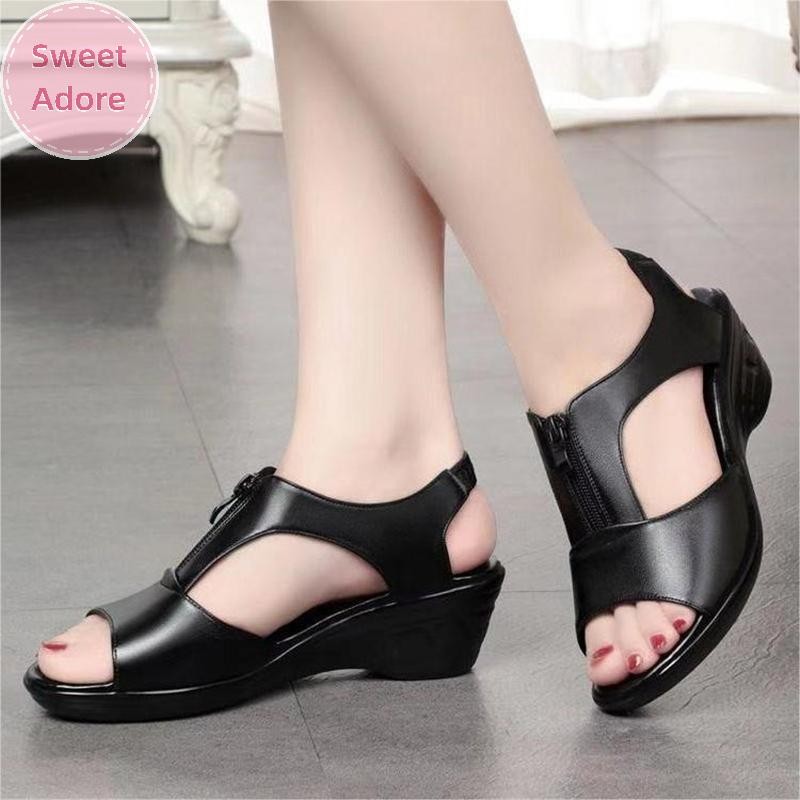 SweetAdore รองเท้าแตะผู้หญิง 2025 ฤดูร้อนสไตล์ใหม่ปลาปาก Wedge Heel Soft Sole รองเท้าแตะวัยกลางคนและผู้สูงอายุแฟชั่นรองเท้าสตรีวัยกลางคน TH