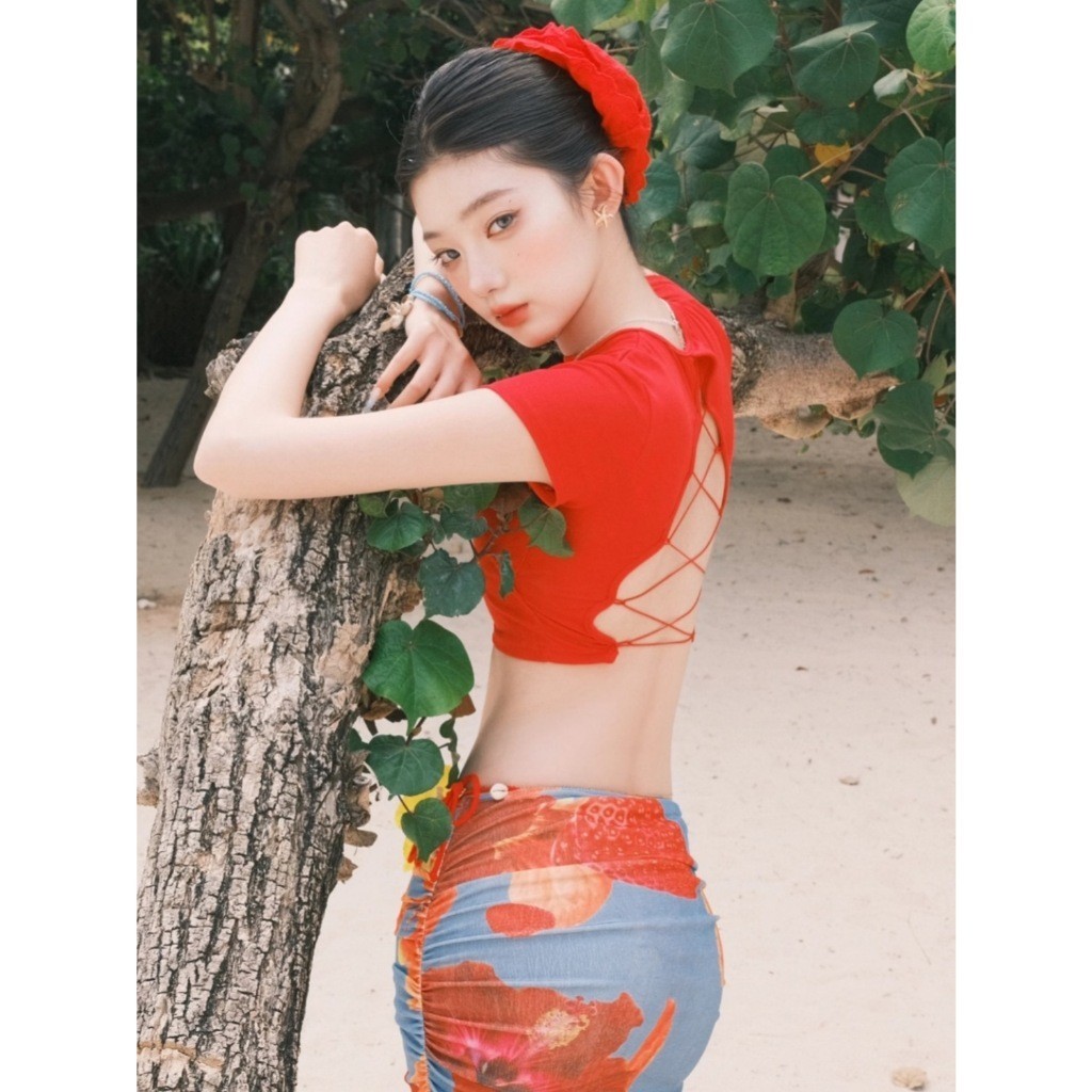 ชุดว่ายน้ําแฟชั่น   beachwear  กระโปรงยาววินเทจสีแดง  ลายดอกไม้ ทรงสลิมฟิต - รูปที่ 6